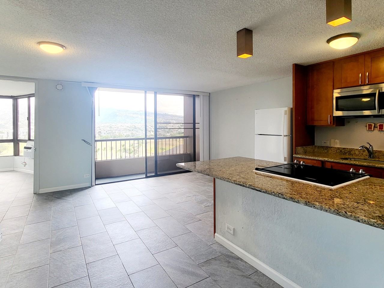 320 Liliuokalani Ave #1504 - Photo 4 of 25