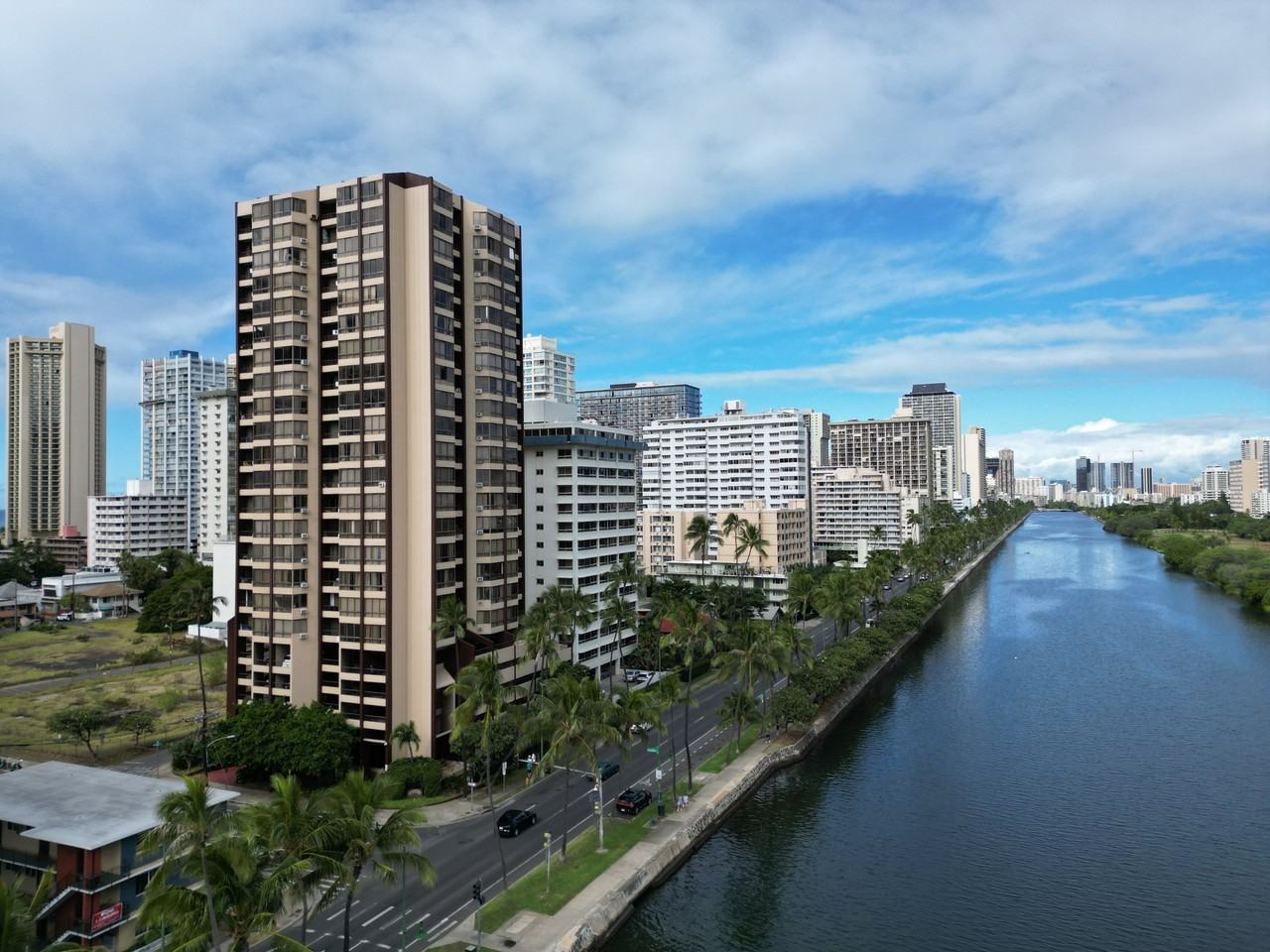 320 Liliuokalani Ave #1504 - Photo 7 of 25