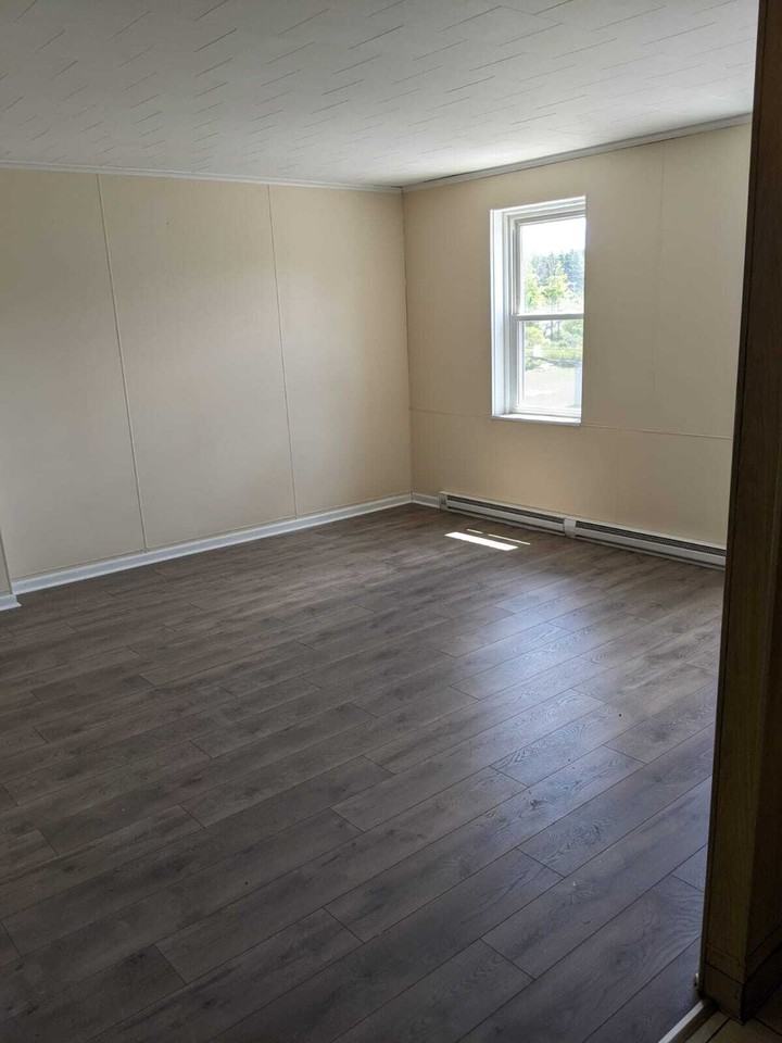 620 Hannah St - Photo 3 of 7