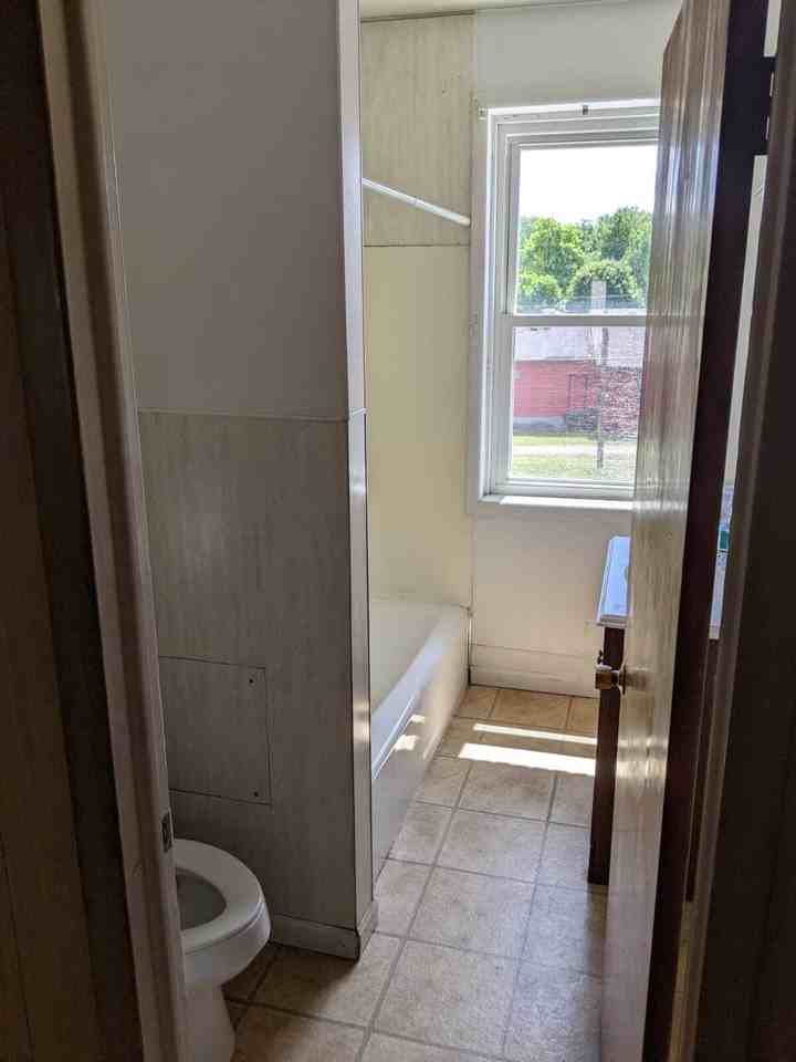 620 Hannah St - Photo 2 of 7