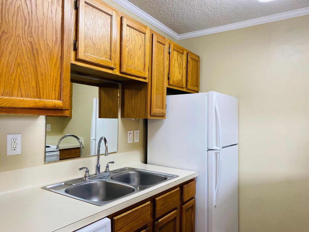 Sharlo Condominiums - AMH LLC - Photo 5 of 14