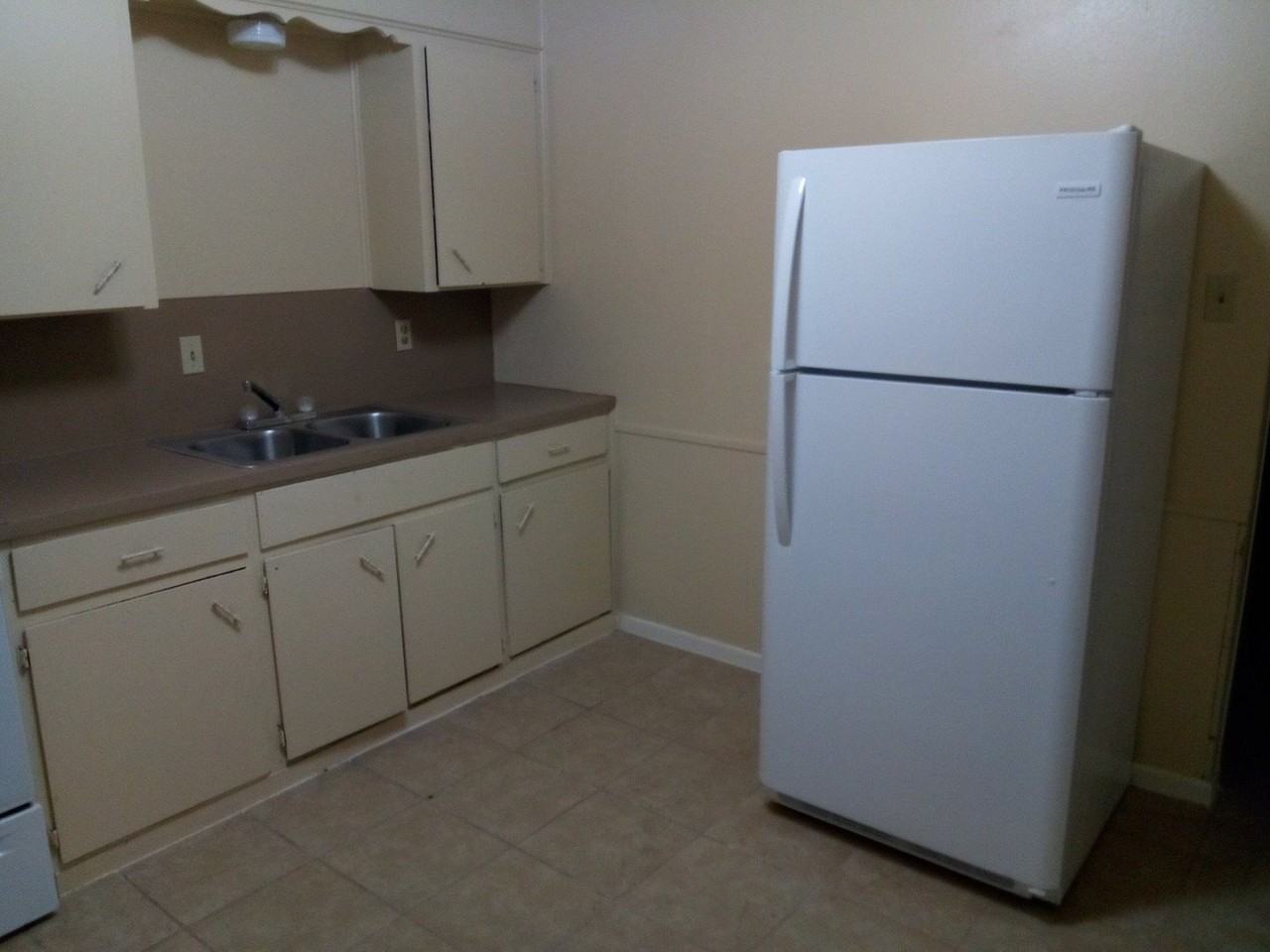 810 W Avenue D - Photo 5 of 5