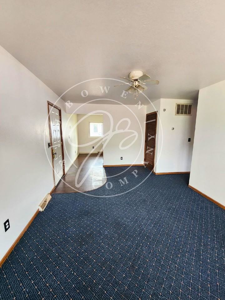 3218 E Manhattan Blvd #1 - Photo 3 of 9