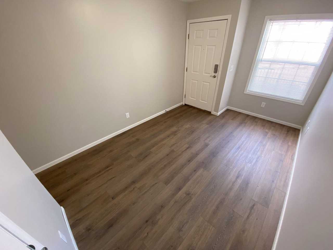 1016 Holloway St - Photo 5 of 14