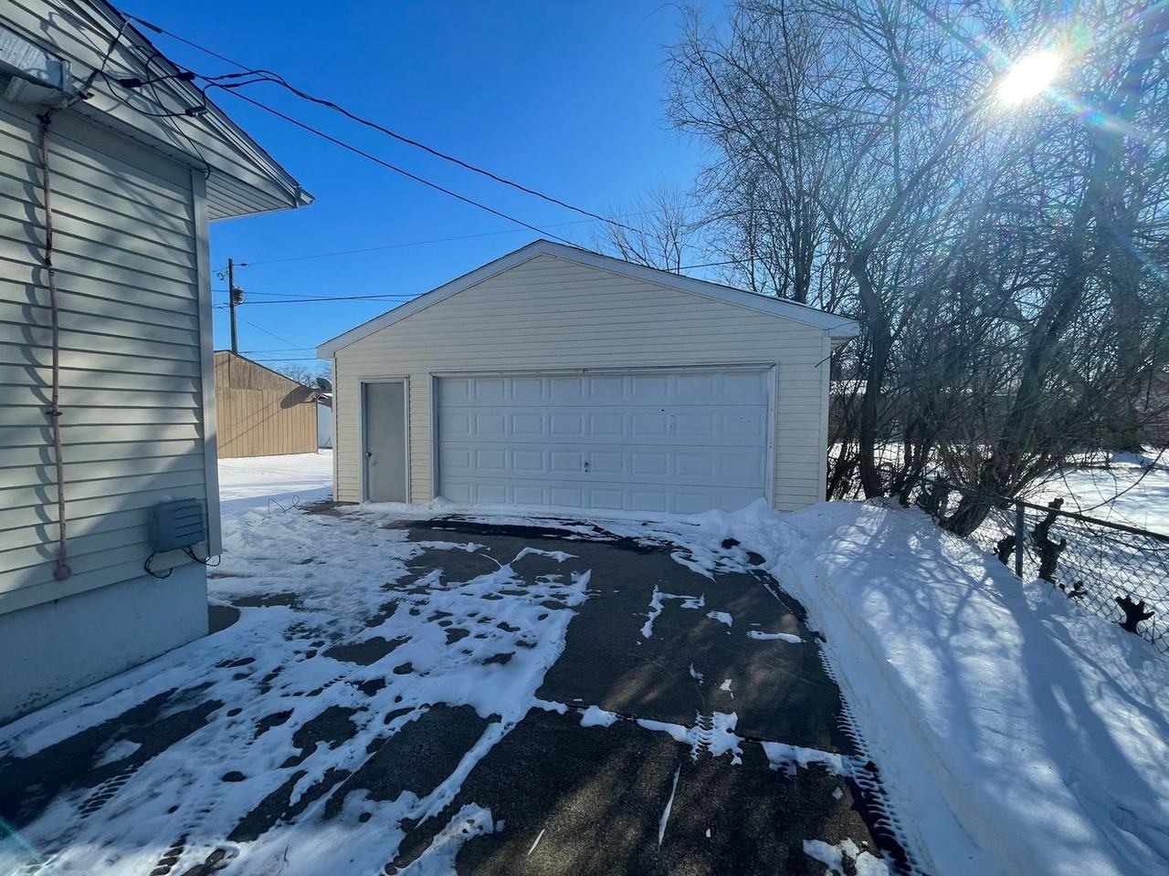 620 Lakeside St - Photo 3 of 30