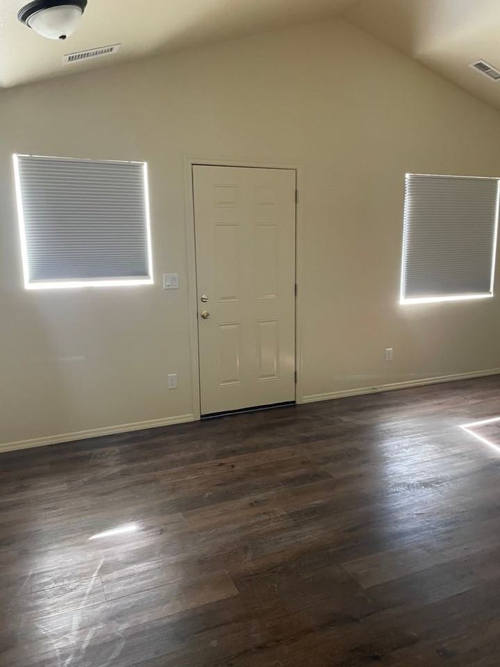 1802 E 2nd Ave - Photo 4 of 16