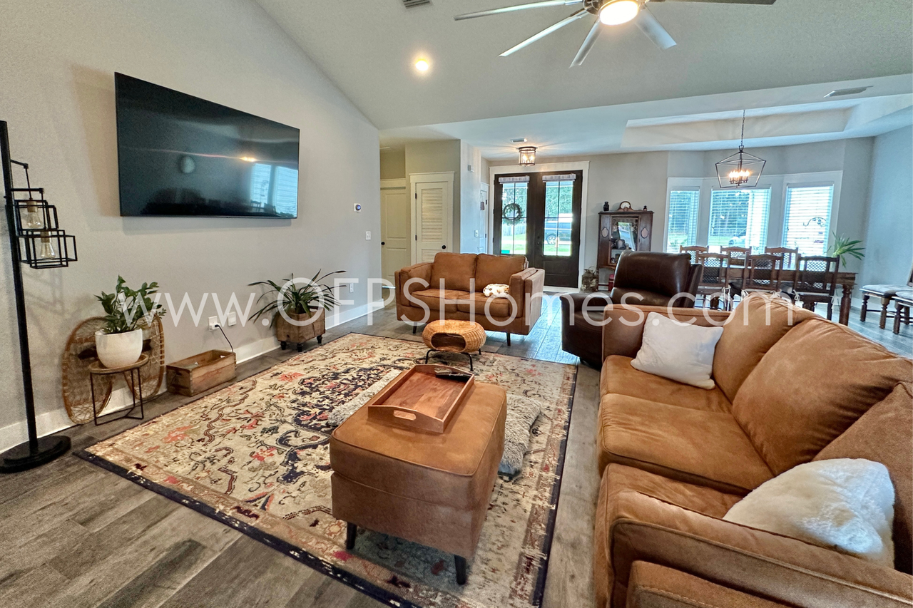8738 El Paseo St - Photo 3 of 26