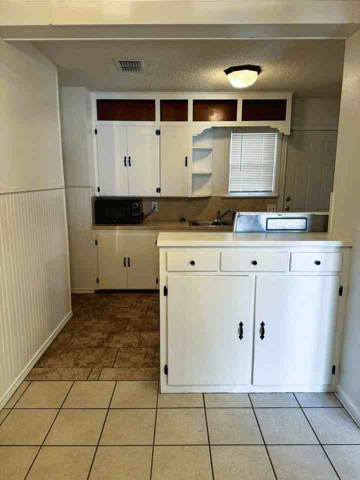 2710 Avenue T - Photo 5 of 18
