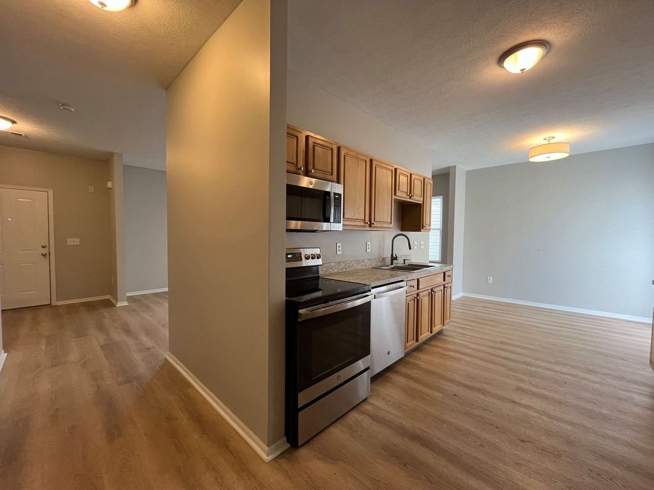 713 Swanson St - Photo 5 of 9