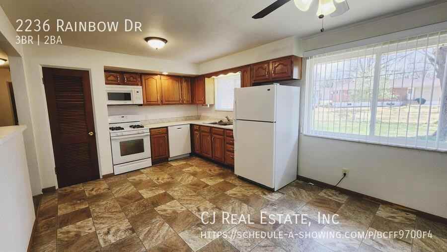 2236 Rainbow Dr - Photo 3 of 9