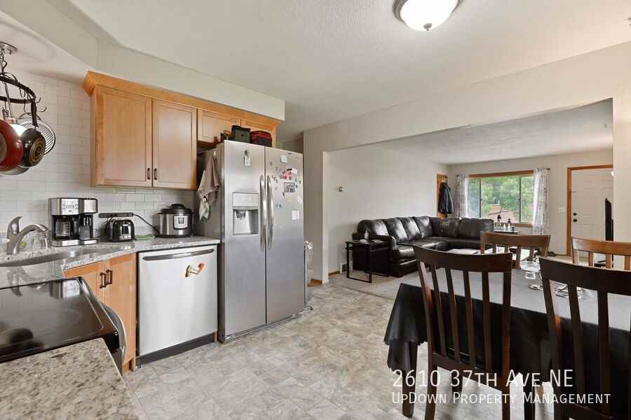 2610 37th Ave Ne - Photo 2 of 18