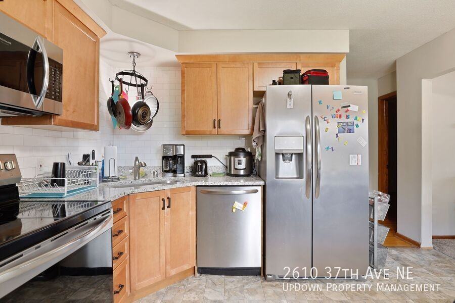 2610 37th Ave Ne - Photo 3 of 18