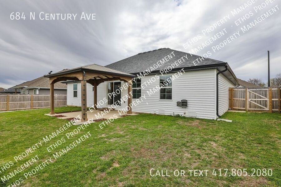 684 N Century Ave - Photo 3 of 17