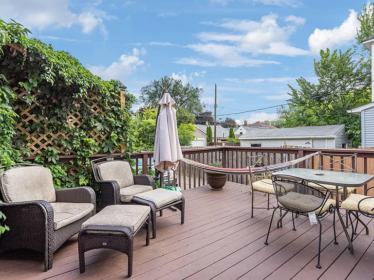 1139 Maryland Ave E - Photo 3 of 20