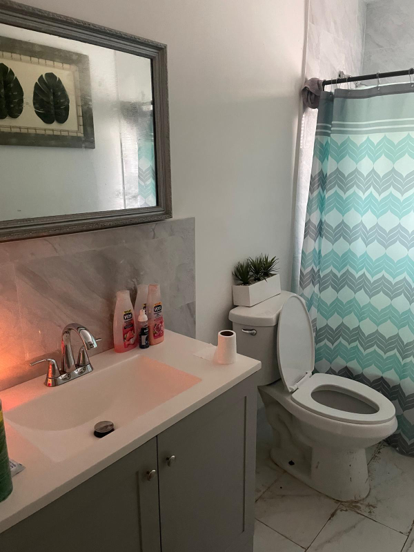 7009 Nw 78th St - Photo 2 of 5