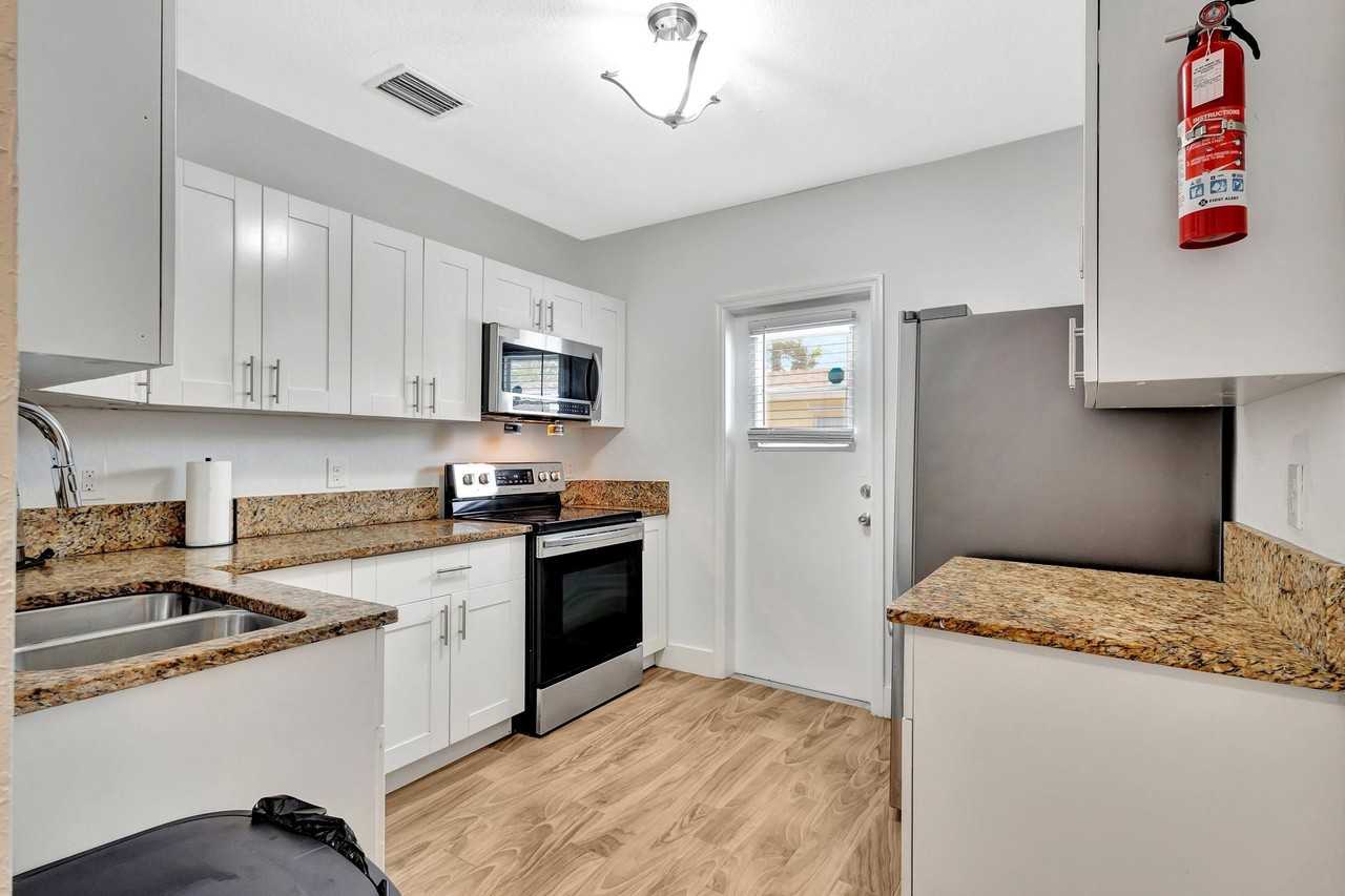 W 30th St - Photo 5 of 19