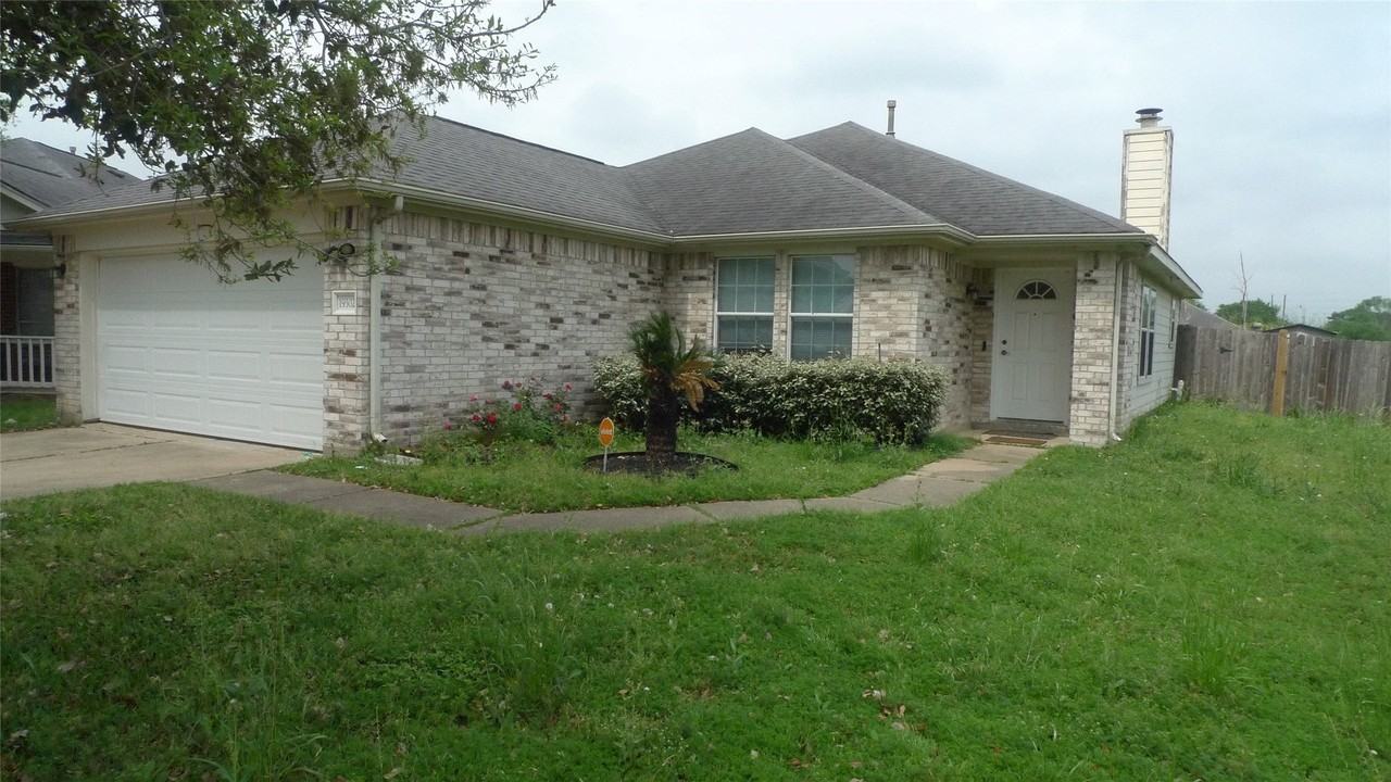 19302 Rum River Ct - Photo 4 of 6