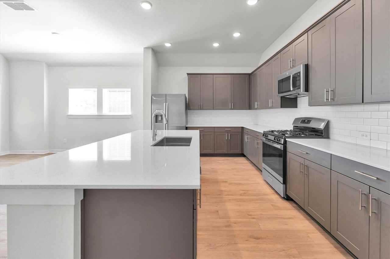 16966 Olive Brush Ln - Photo 7 of 17