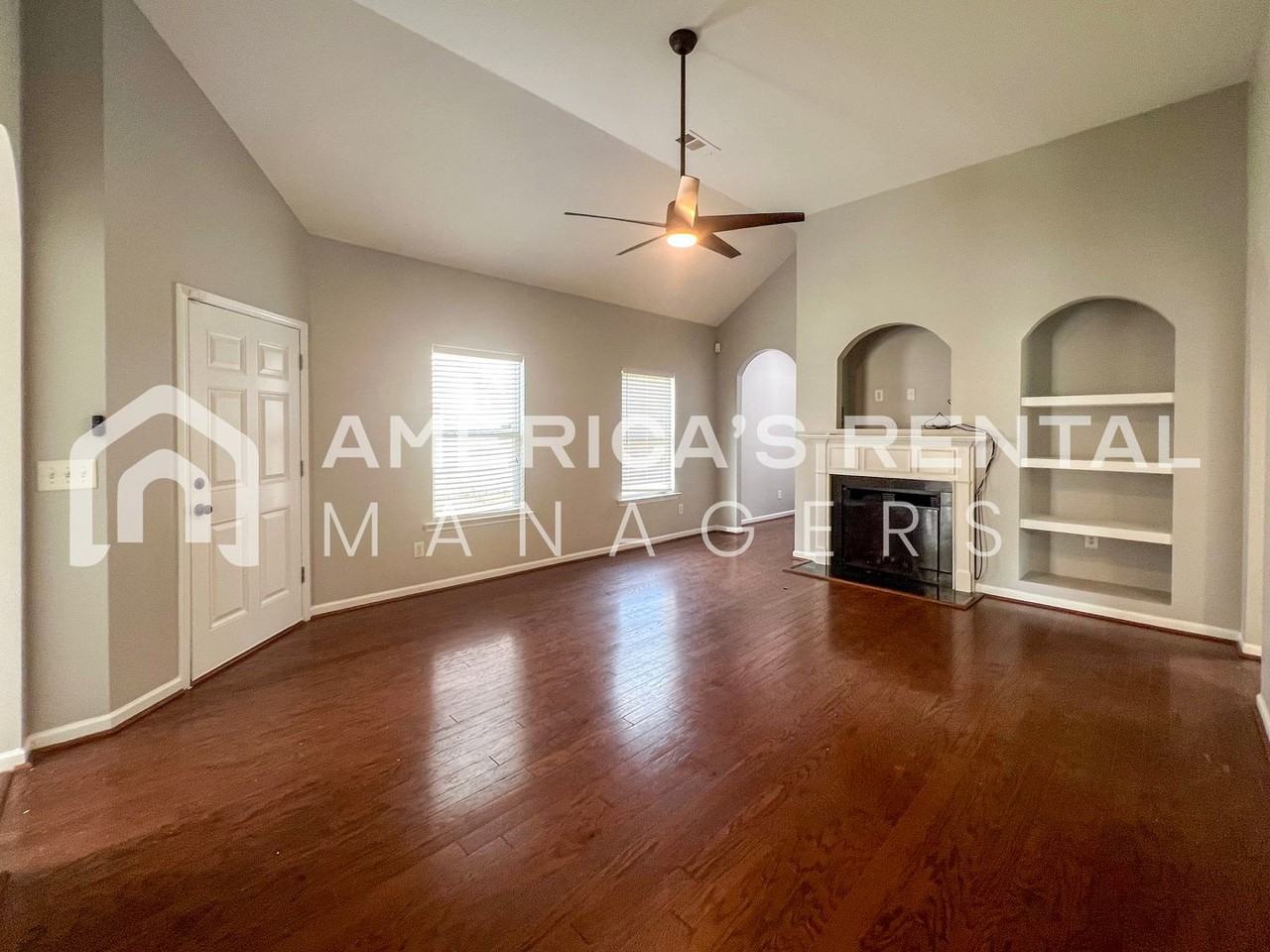 4708 Rosser Loop Dr - Photo 5 of 31