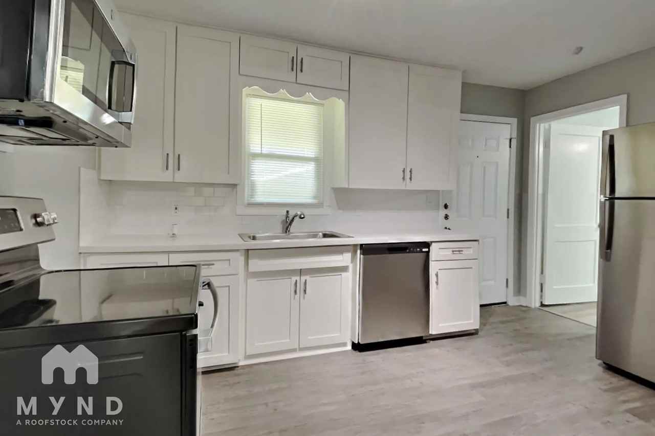 708 22nd Ave N - Photo 3 of 19