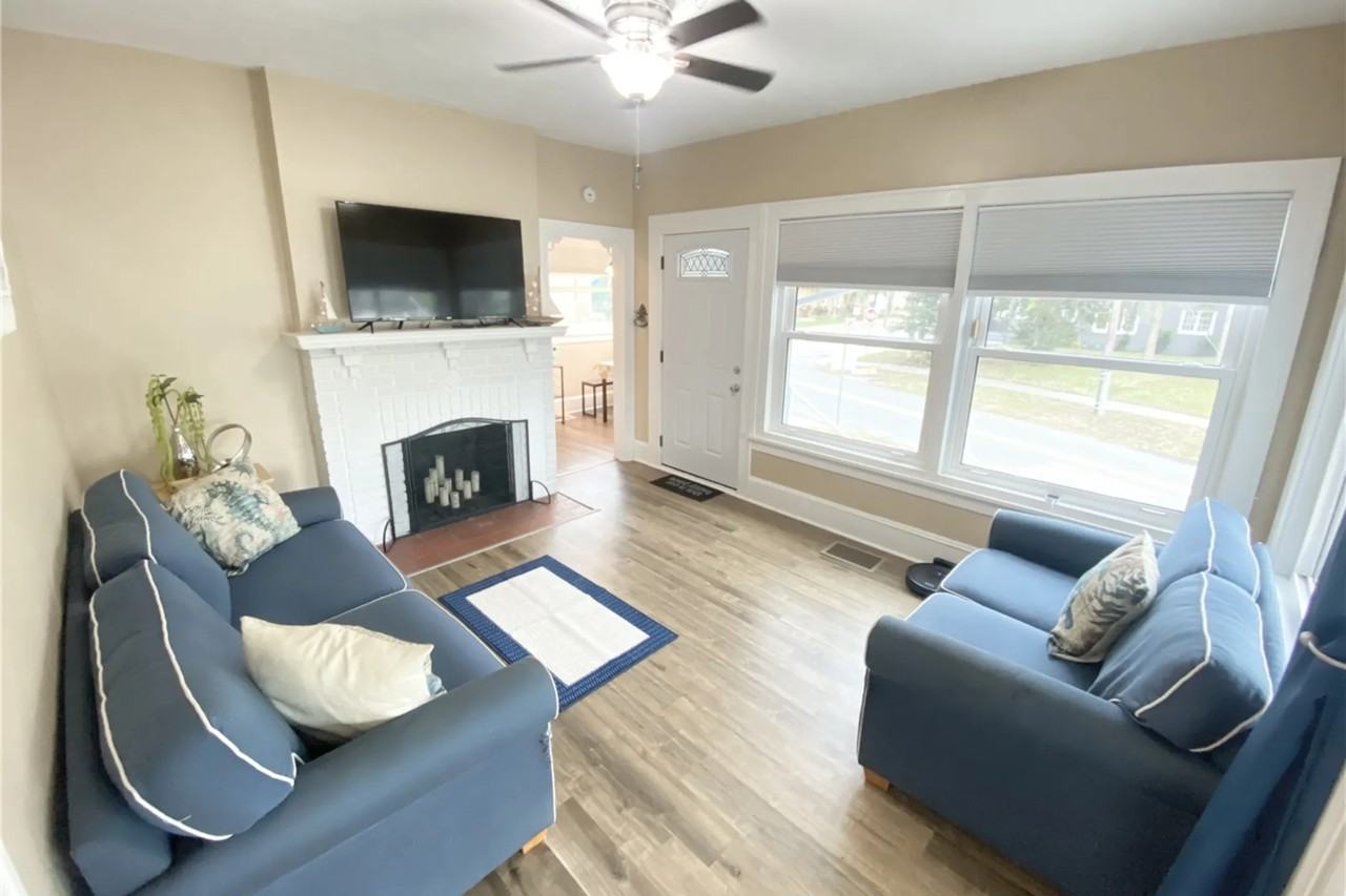 412 N Peninsula Dr - Photo 3 of 12