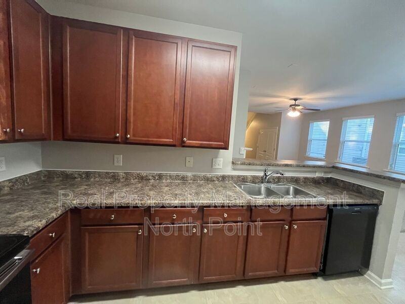 884 Lobdale Falls Dr - Photo 6 of 29