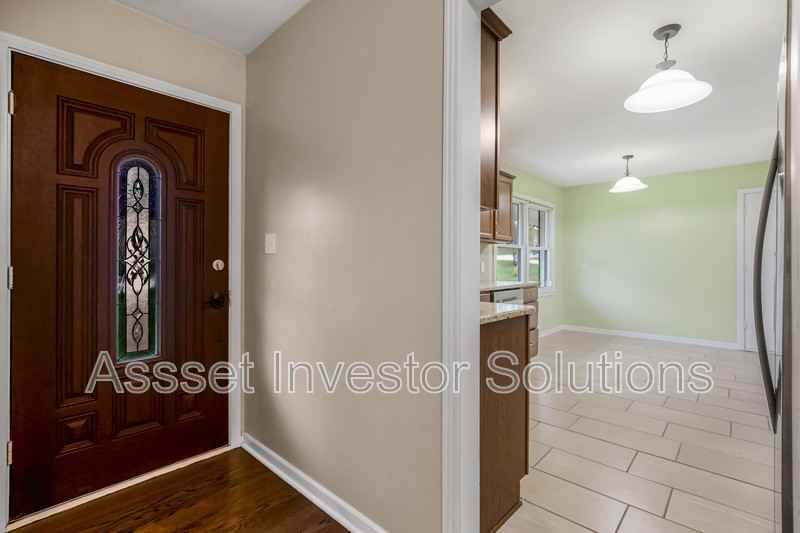 8400 State Line Rd - Photo 3 of 36
