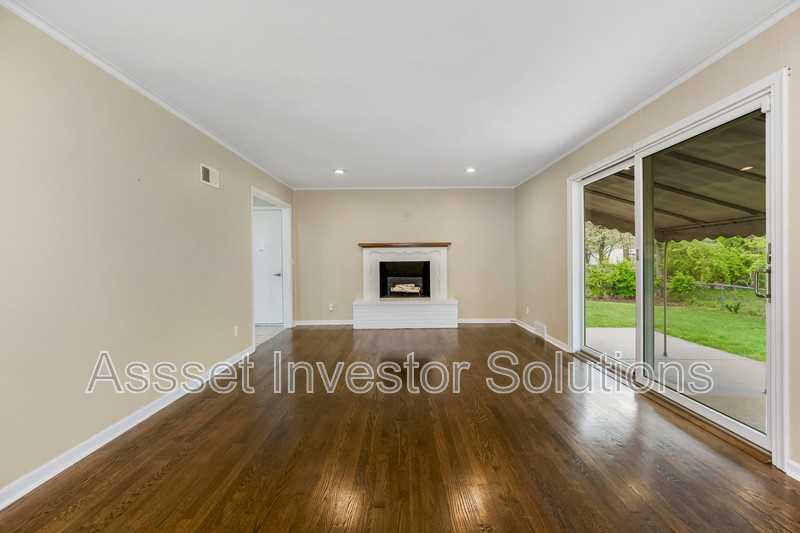 8400 State Line Rd - Photo 4 of 36