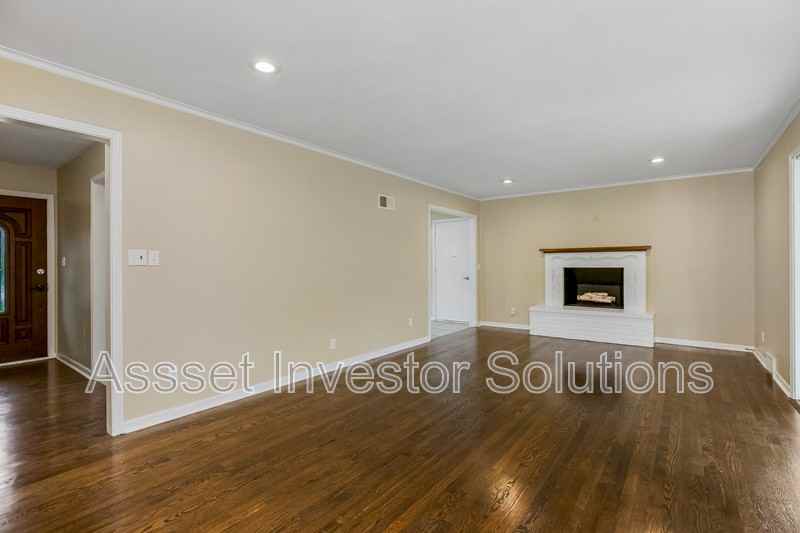 8400 State Line Rd - Photo 5 of 36