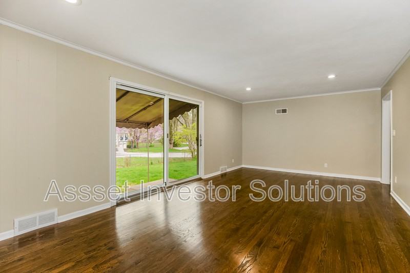 8400 State Line Rd - Photo 6 of 36