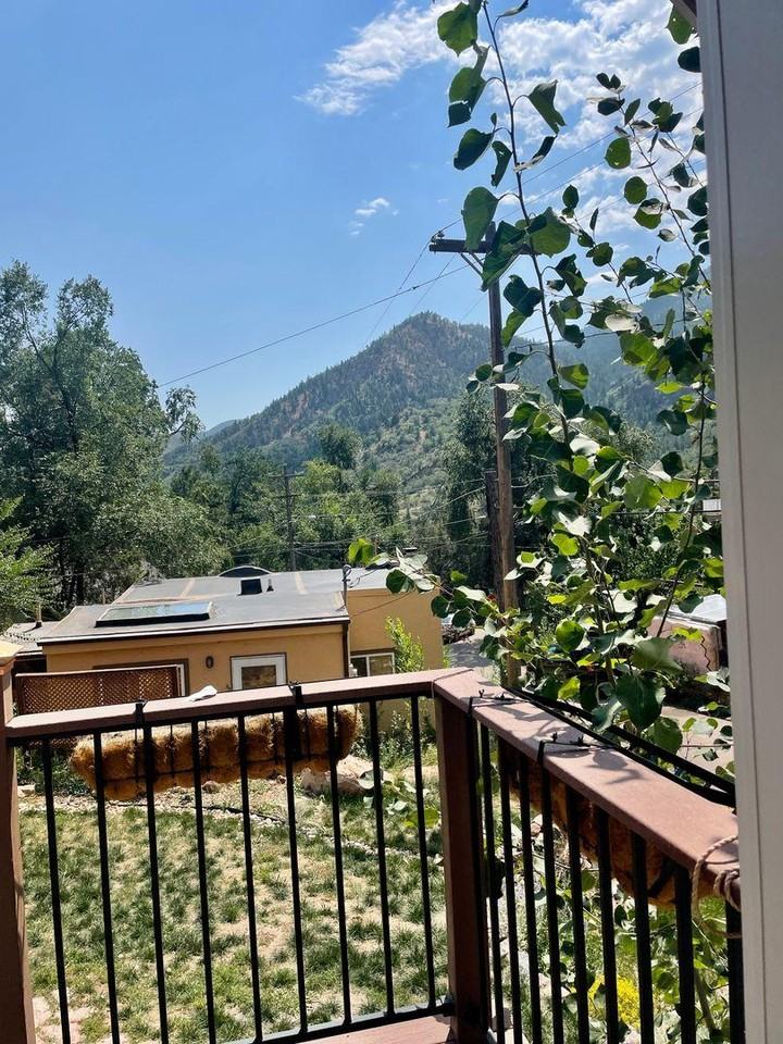 212 Illinois Avenue - Photo 3 of 15