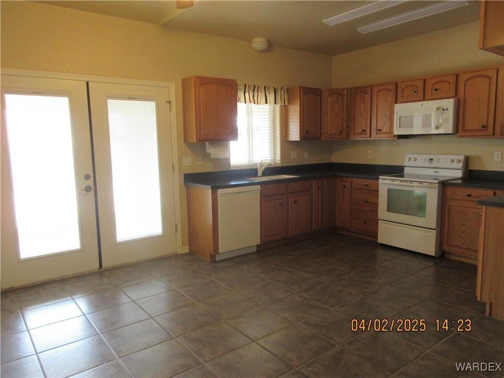 3133 Courtney Ave - Photo 3 of 11