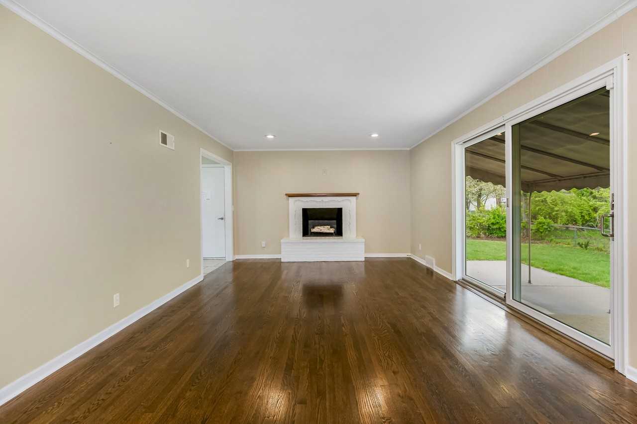 8400 State Line Rd - Photo 4 of 36