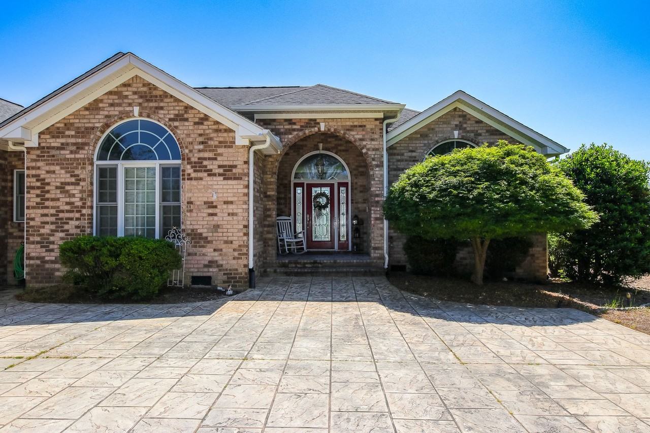 1242 Greenbriar Dr - Photo 2 of 43