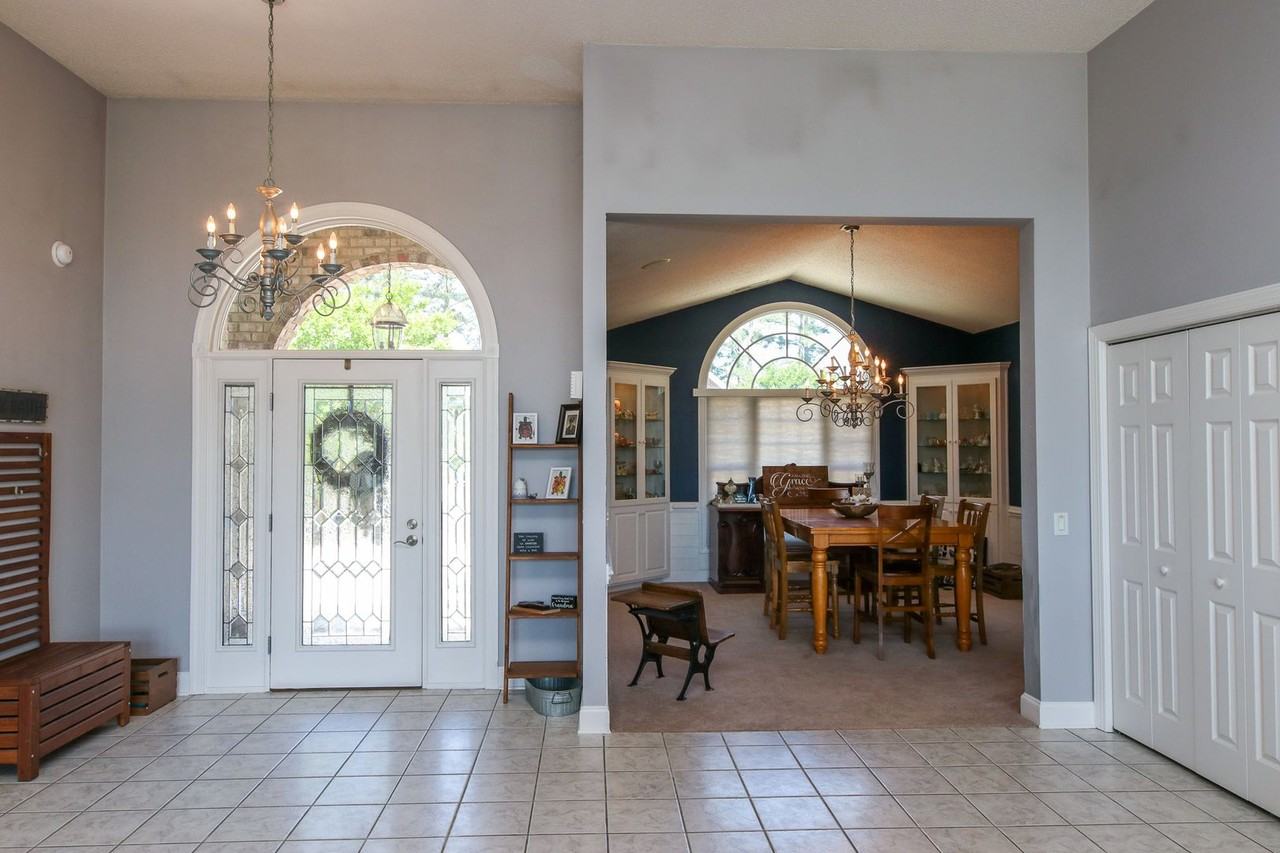 1242 Greenbriar Dr - Photo 3 of 43