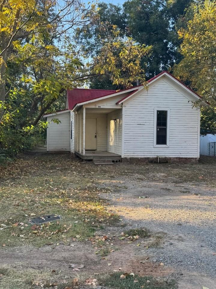 316 E Kenworthy St - Photo 3 of 20