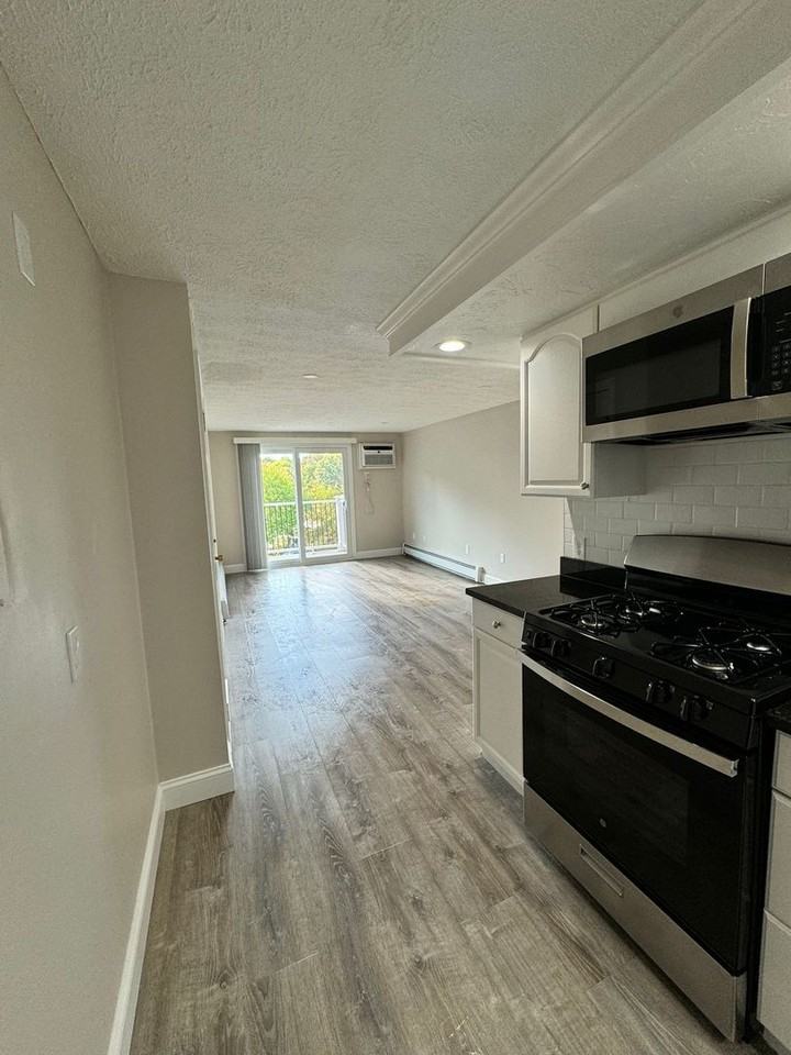 17 Kenmar Dr - Photo 2 of 8