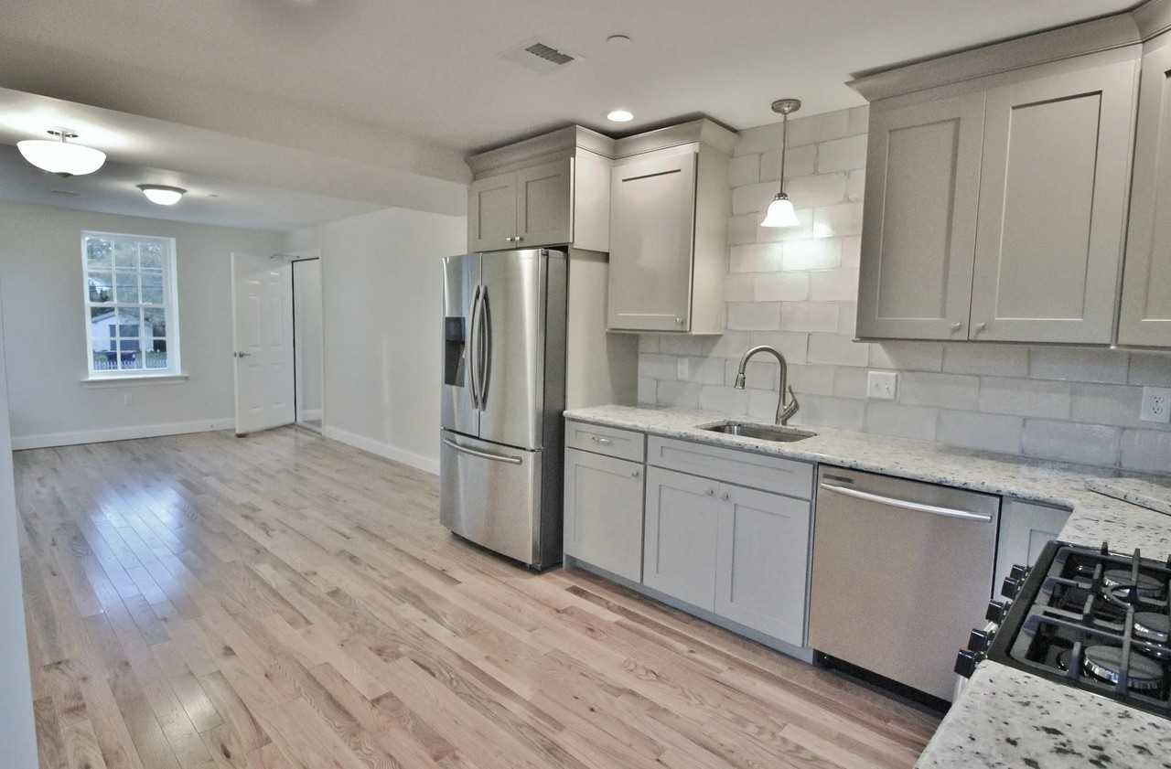 32 Pine St #3 - Photo 3 of 7