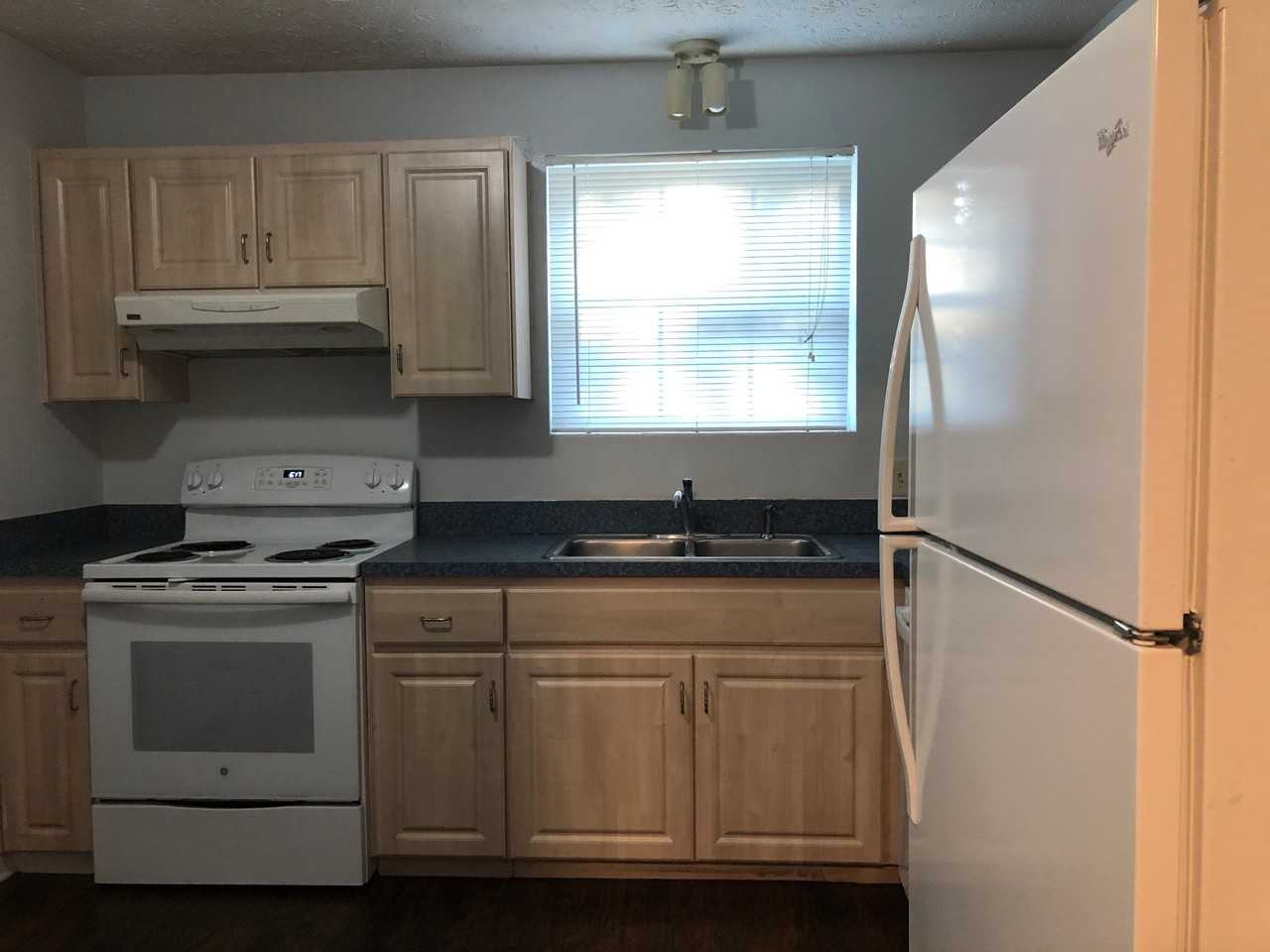 4336 Lake Underhill Rd #B - Photo 3 of 10