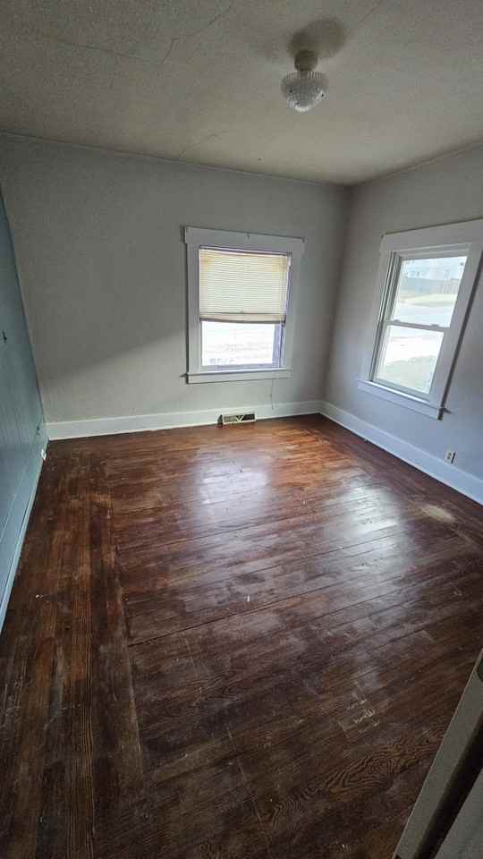 323 W 1st St #NA - Photo 3 of 9