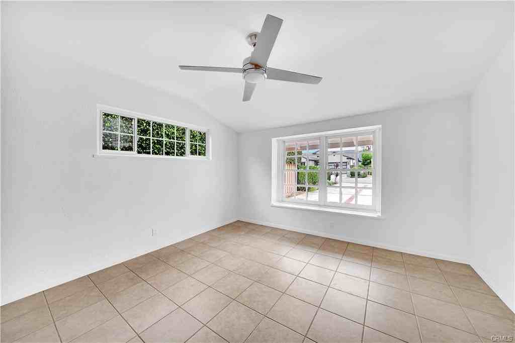 416 Aliso Ave - Photo 2 of 8