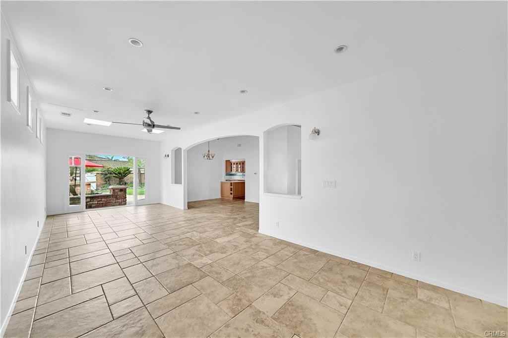 416 Aliso Ave - Photo 3 of 8