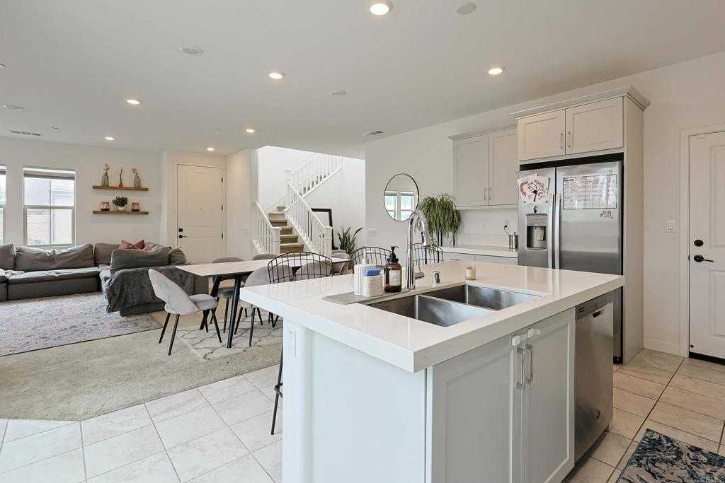 10134 Hercules Way - Photo 6 of 33