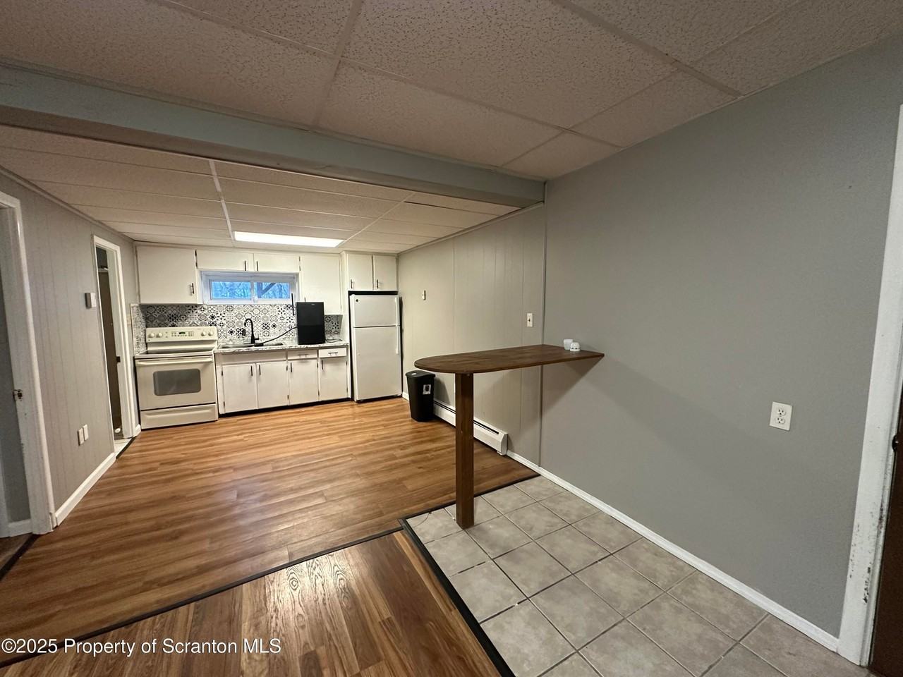 240 E Grove St - Photo 2 of 6