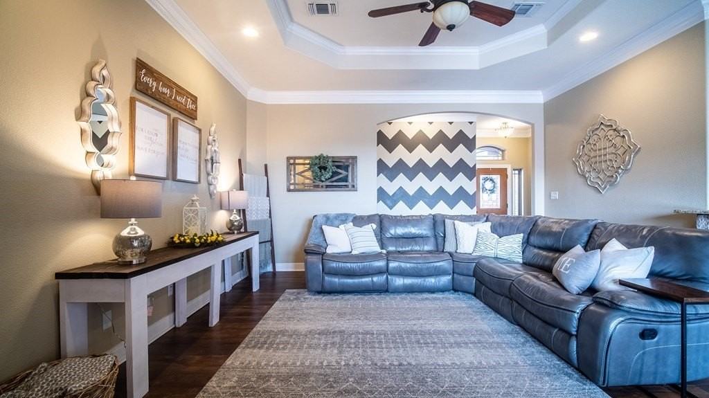 5909 Melrose Ave - Photo 2 of 24