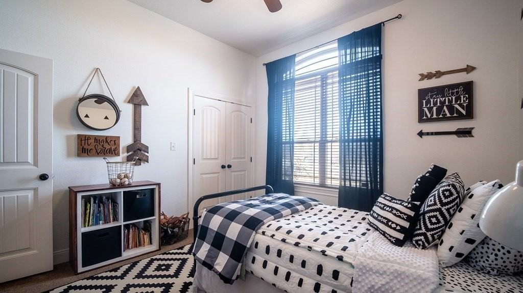 5909 Melrose Ave - Photo 4 of 24