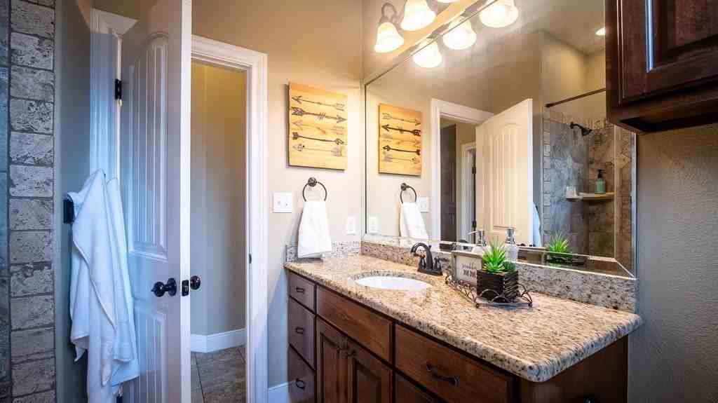 5909 Melrose Ave - Photo 7 of 24