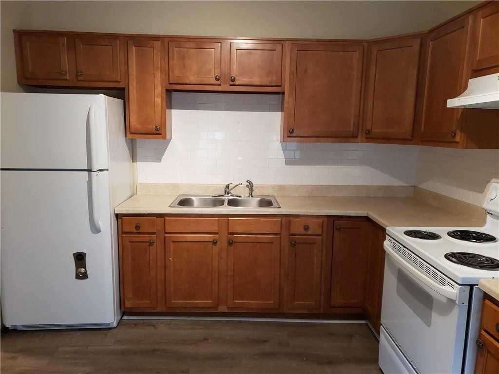 36 Berkshire St - Photo 3 of 16