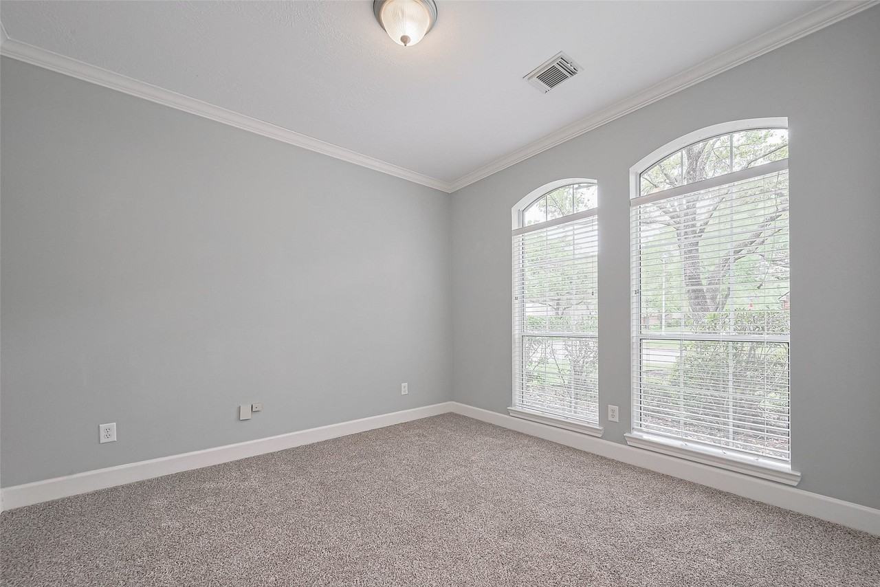 223 Owens Park Dr - Photo 4 of 47