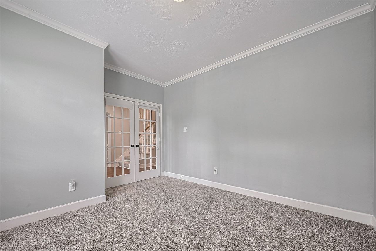 223 Owens Park Dr - Photo 5 of 47